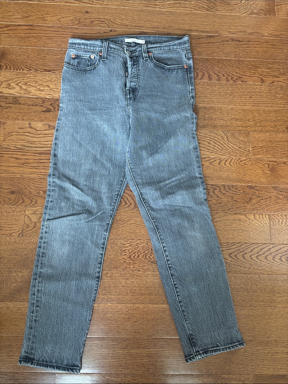 Women’s Levi’s Wedgie Straight-Leg Red Tab Jeans in Washed Gray